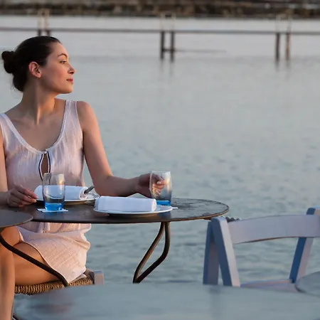 Hotel Almyra 5*