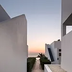 ألميرا بافوس