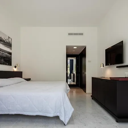 알미라 호텔 파포스