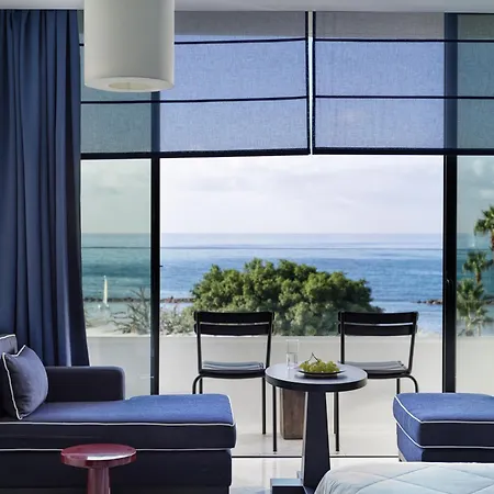 알미라 호텔 파포스