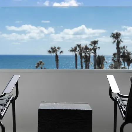 호텔 알미라 파포스