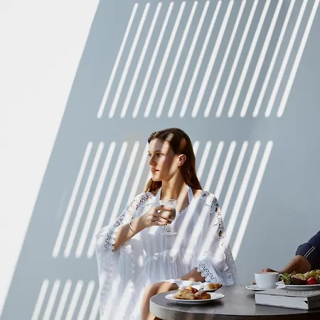 알미라 호텔 파포스