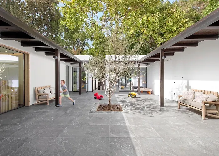 Almyra Szálloda Paphos